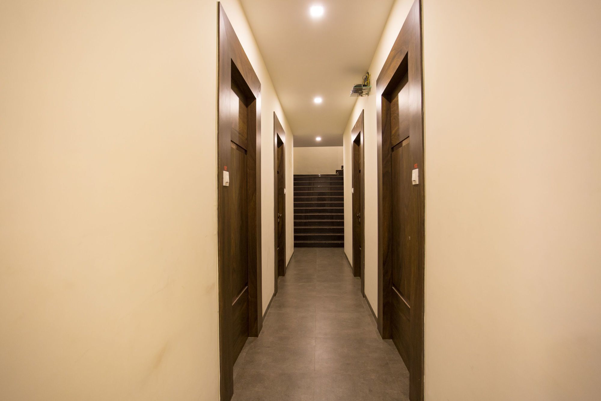 ホテル Oyo 7156 Hill View Residency ナビムンバイ エクステリア 写真